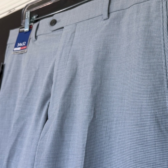 Roundtree & Yorke
Travel Smart Flat Front Straight Fit Blue Dress Pants - Picture 8 of 11